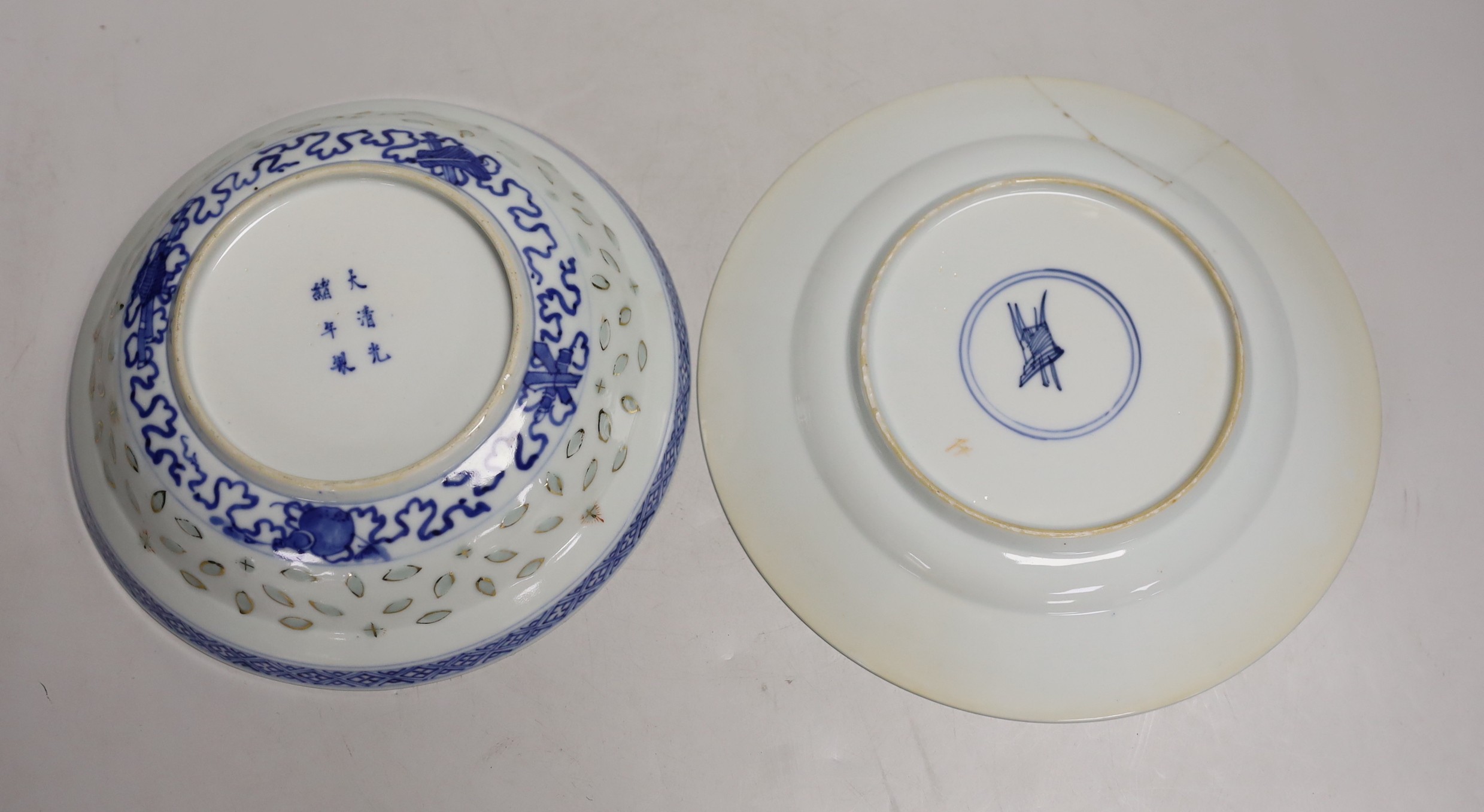 A Chinese famille verte ‘eight horses’ plate, Kangxi period, together with an early 20th century blue and white ‘rice grain’ pattern bowl. Largest 22cm diameter